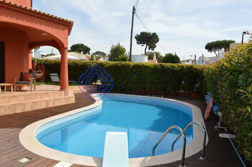 moradia-t4-venda-quarteira-loule-faro