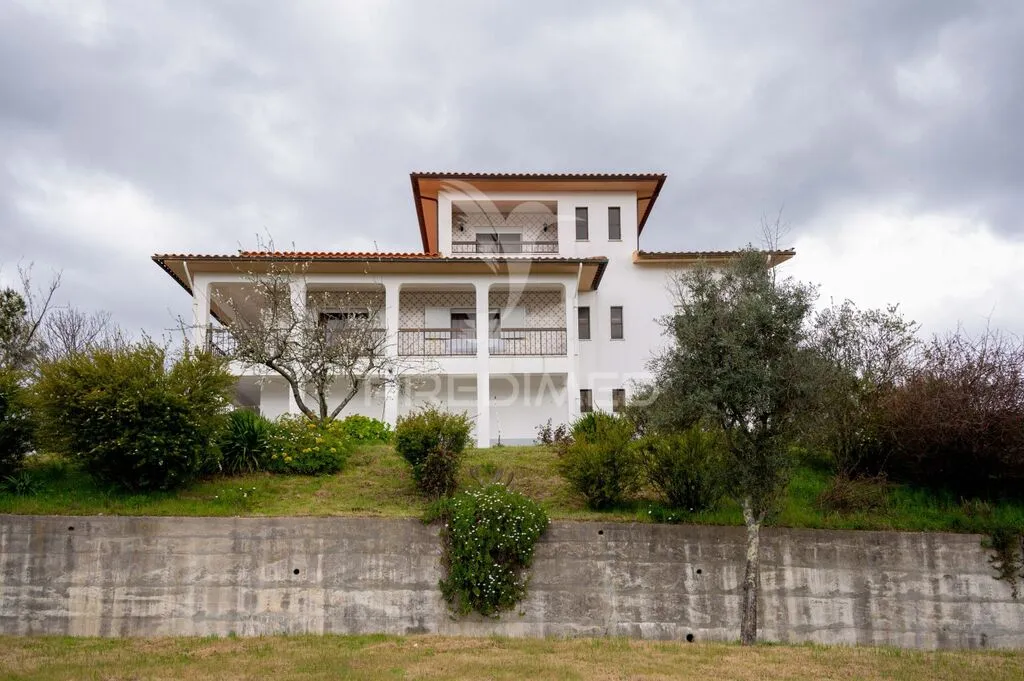 moradia-t5-venda-mangualde-mesquitela-e-cunha-alta-mangualde-viseu