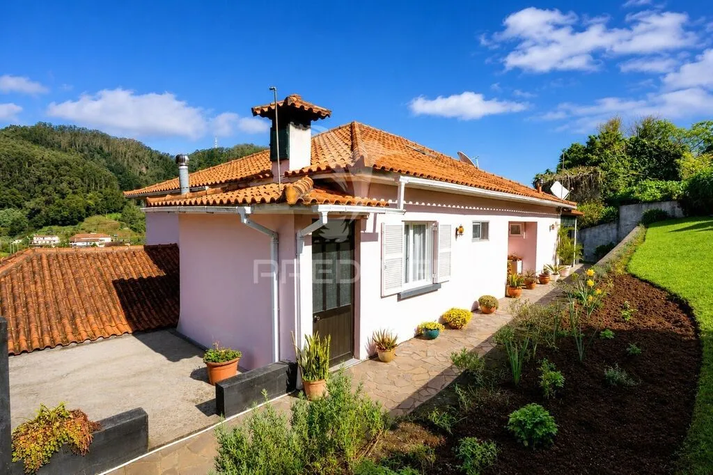 moradia-t3-venda-santo-antonio-da-serra-machico-ilha-da-madeira