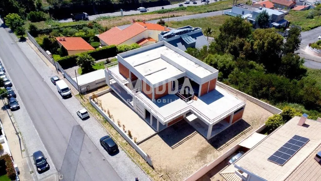 moradia-t4-venda-escapaes-santa-maria-da-feira-aveiro