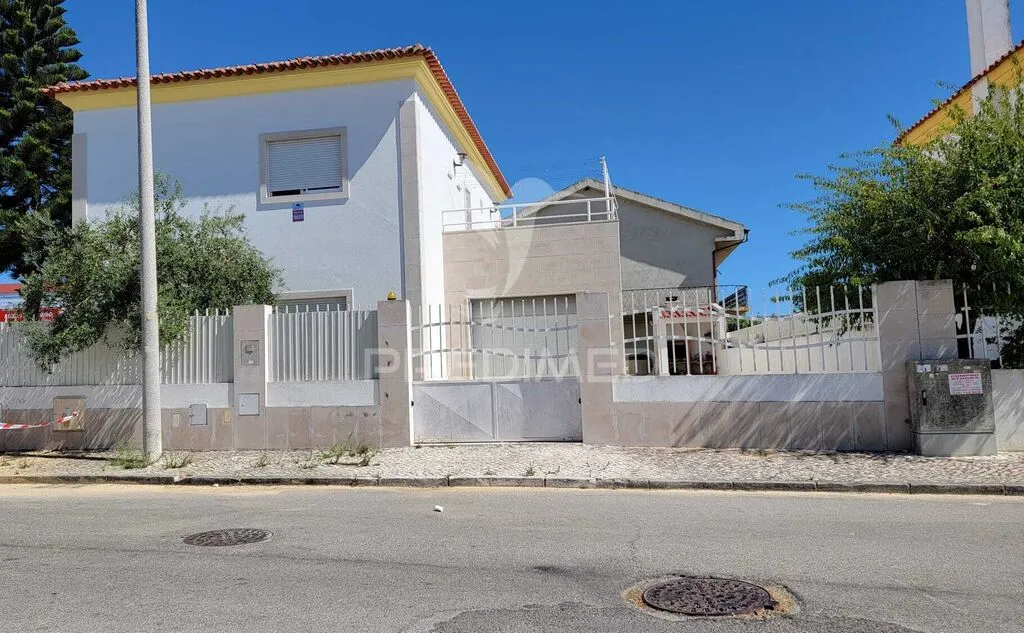 moradia-t5-venda-santo-antonio-da-charneca-barreiro-setubal