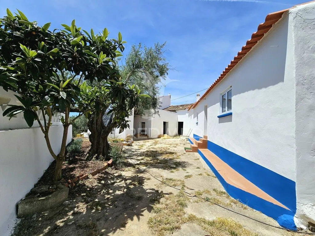 moradia-t2-venda-almodovar-e-graca-dos-padroes-almodovar-beja