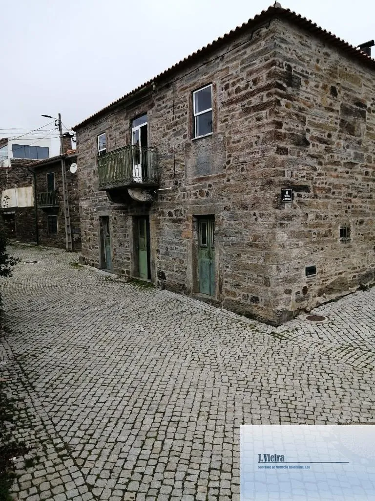 moradia-t4-venda-urros-e-peredo-dos-castelhanos-torre-de-moncorvo-braganca