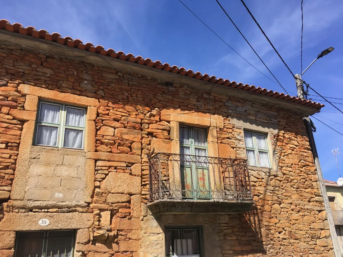 moradia-t3-venda-carvicais-torre-de-moncorvo-braganca