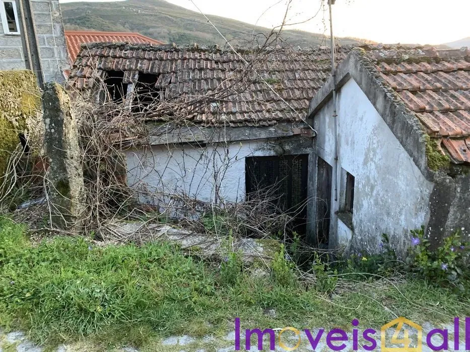 moradia-t3-venda-loivos-do-monte-baiao-porto