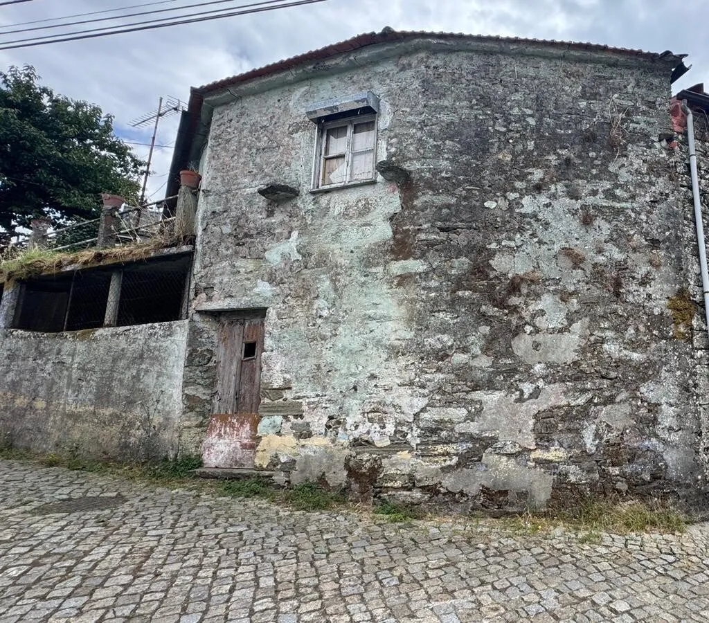 moradia-t3-venda-moura-morta-e-vinhos-peso-da-regua-vila-real