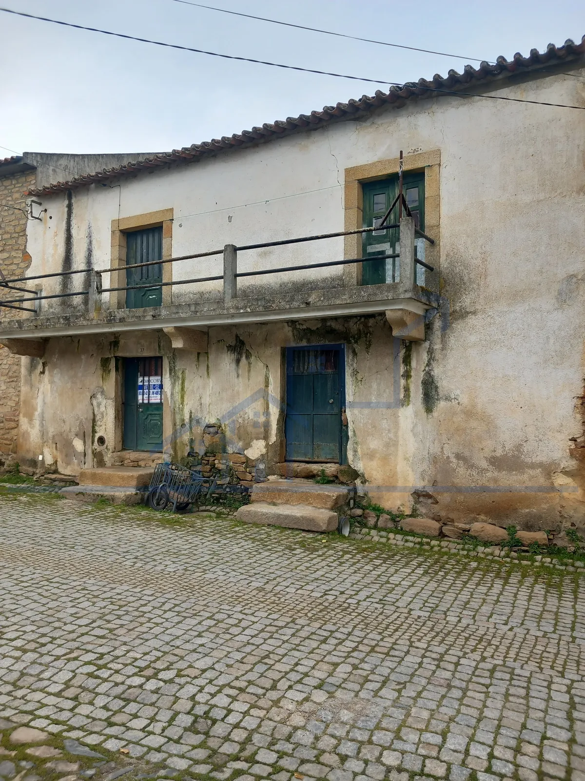 moradia-t2-venda-carvicais-torre-de-moncorvo-braganca