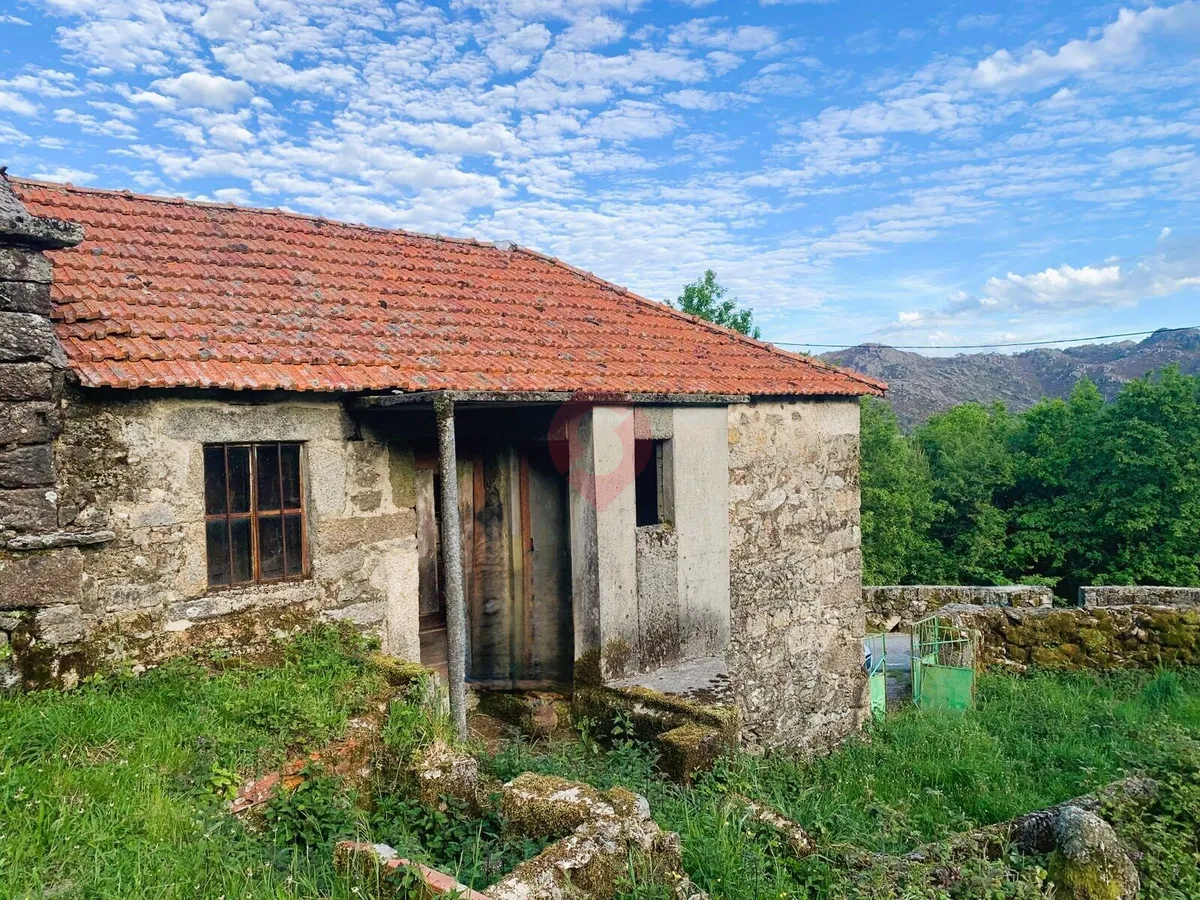 moradia-t2-venda-castro-laboreiro-e-lamas-de-mouro-melgaco-viana-do-castelo